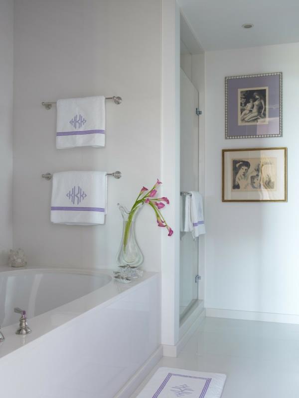 Eklektinen huoneisto, jossa klassinen sisustus valkoinen kylpyhuone kuvia
