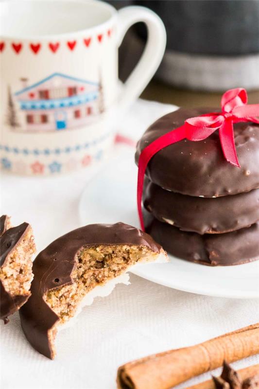 Elisen Lebkuchen Resepti Paista Nürnberg Elisen Lebkuchen suklaakuorrutteella