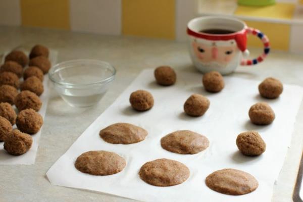 Elisen Lebkuchenin reseptilomake ja paista Nürnbergin Elisen Lebkuchen