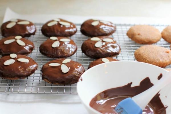 Elisen Lebkuchen Resepti Perinteinen jauhoton Nürnberg Elisen Lebkuchen mantelilla