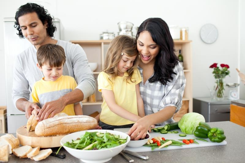 Vanhemmat ja lapset laihduttavat terveellistä ruokaa