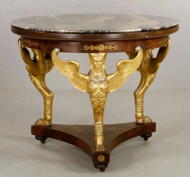 empire -tyyliset huonekalut sisustusideoita puukalusteet pyöreä pöytä kulta