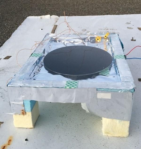Energiaa yötaivaalta - aurinkokennot kääntyivät ylösalaisin tiimin prototyypiksi