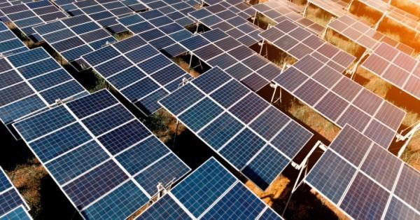 Energiaa yötaivaalta - aurinkokennot kääntyivät ylösalaisin auringon köyhiksi auringonlaskun aikaan