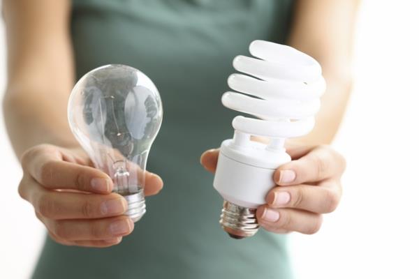 Energian säästäminen kotitaloudessa Vinkkejä energiatehokkaiden laitteiden säästämiseen lamput hehkulamput