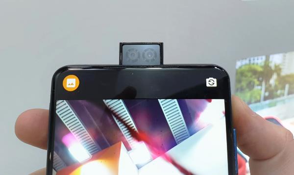 Energizer Power Max P18K Pop - MWC 2019: n hauskin älypuhelin moottoroi selfie -kameran ponnahdusikkunan