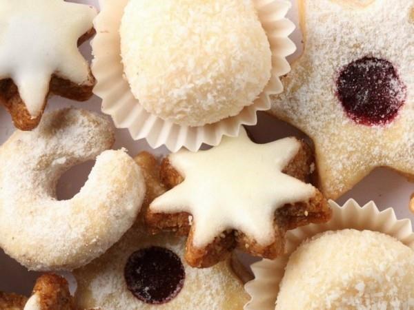 Enkelisilmät marmeladikekseillä leipovat joulun aikaan adventtikeksejä