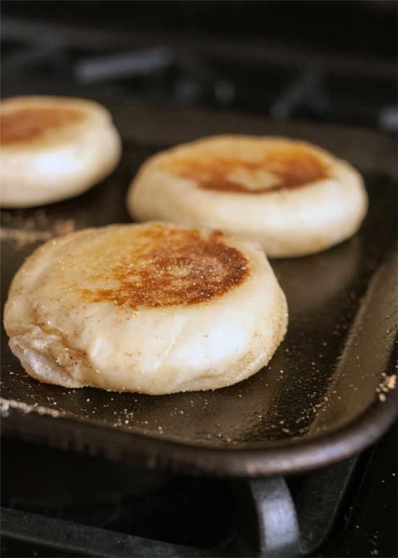 Englantilainen muffinssiresepti Englantilainen muffinssi valmis