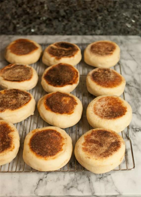 Englanninkieliset muffinit Resepti englantilaisten muffinien jäähdyttämiseen