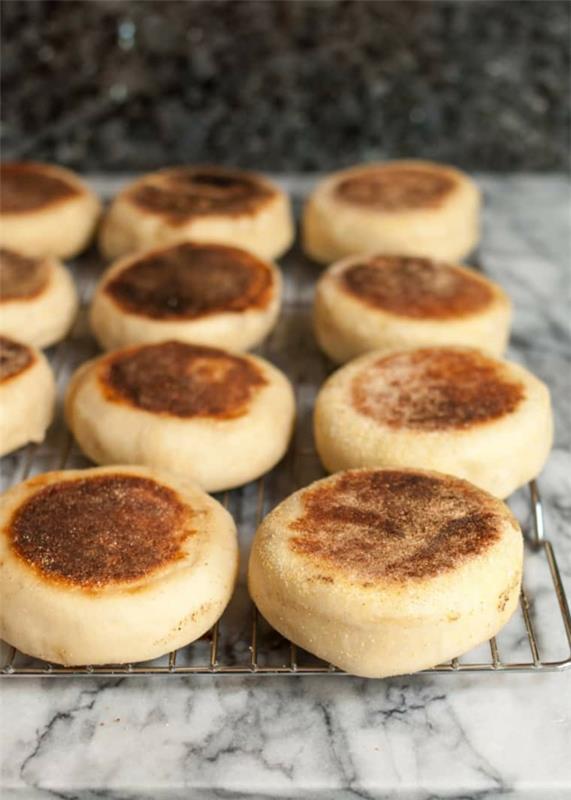 Englantilainen muffinssiresepti kotitekoinen englantilainen muffinssi