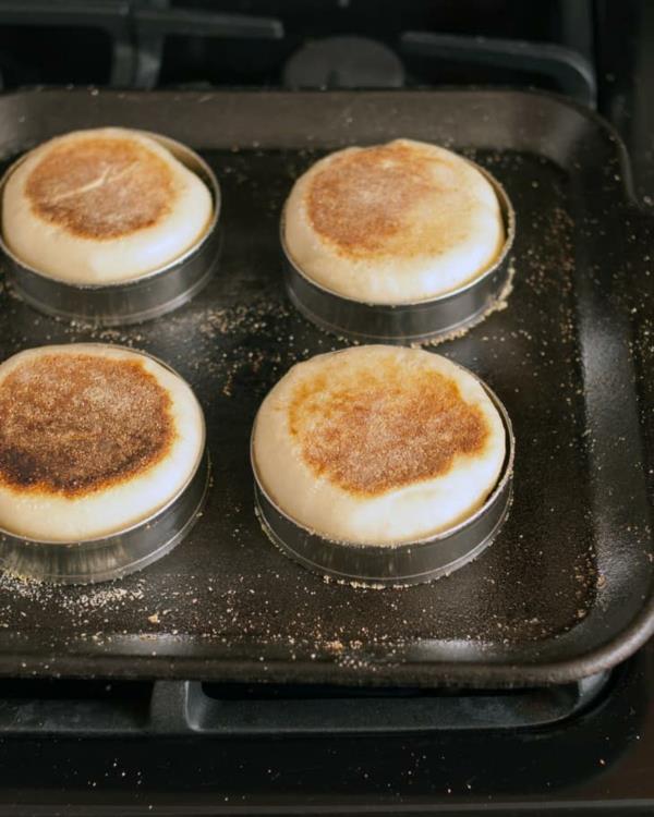 Englantilaisten muffinssien leipominen Englantilainen muffinssi