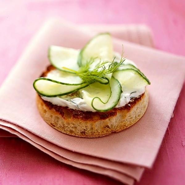Paista englantilaisia ​​muffinsseja itse resepti terveellisille aamiaisideoille kurkkua