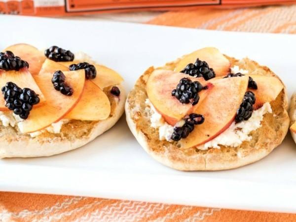 Paista englantilaisia ​​muffinsseja itse resepti terveellinen aamiainen ideoita hedelmä