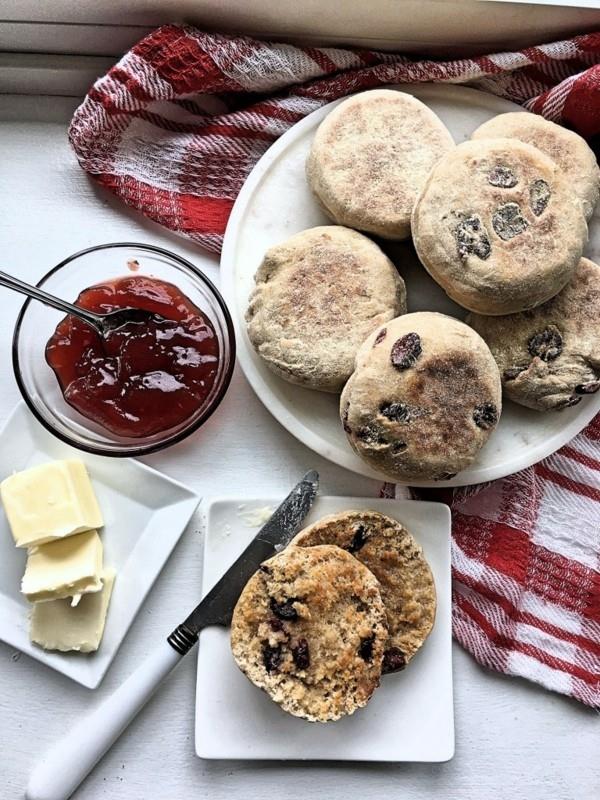 Paista englantilaisia ​​muffinsseja itse Paista resepti karpaloiden kanssa