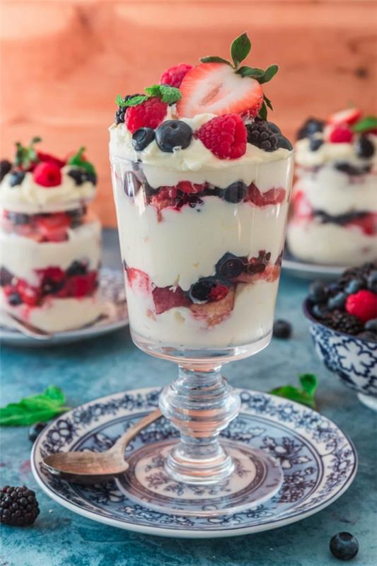 Mansikka Tiramisu lasimarjoissa Hedelmät Jälkiruokaideoita