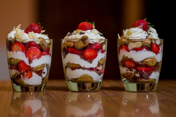 Mansikka tiramisu lasissa, laktoositon reseptiideoita