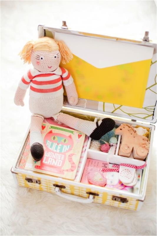 Vauvan muistilaatikko - asioita, joita ei saisi puuttua, samoin kuin muut DIY -vinkit vauvarasiaideoille vanhemmille