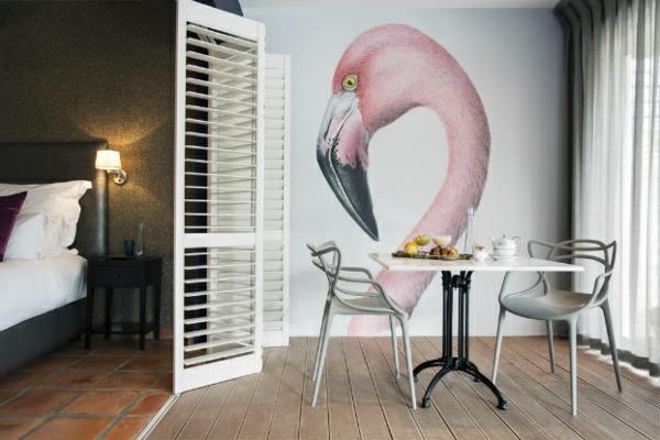 Ensimmäisen luokan luksushotellin flamingo -seinän muotoinen ruokapöytä