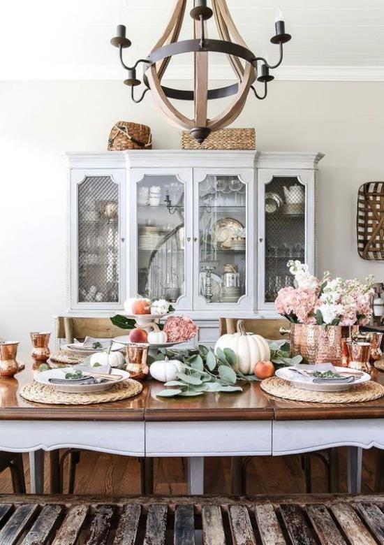 Koristele ruokasali syksyllä sisustaa ruokapöytä maalaismaiseen tyyliin