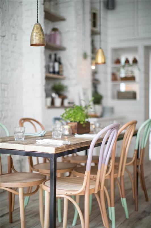 Ruokasalin tuolit pastelliväreissä Skandinaavisen muotoilun sisustusesimerkkejä