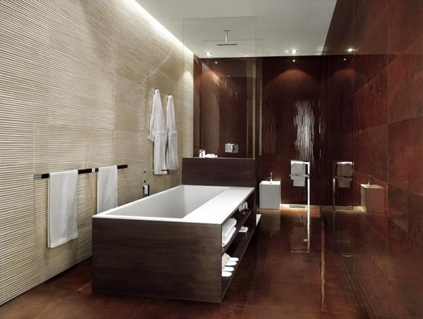 Evoque bagno -hotellin kylpyhuoneen laatat