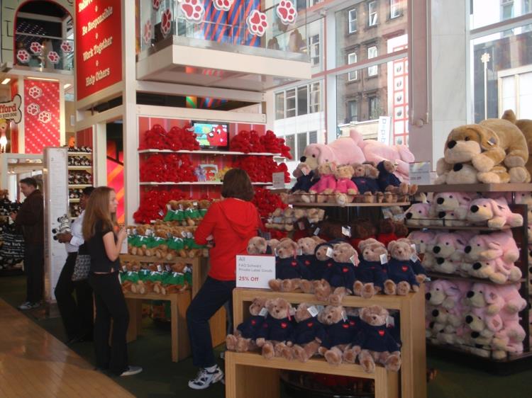 FAO Schwarz -joululelut New Yorkin jouluostoksissa