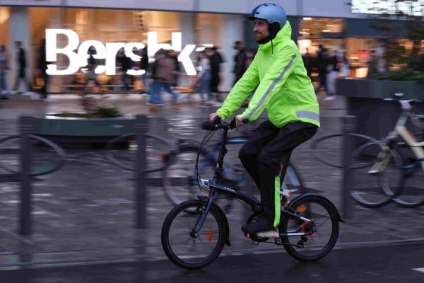 Polkupyörävaatteet - pieniä hankintaohjeita harraste- ja ammattipyöräilijöille sadekaupunkipyöräilylle
