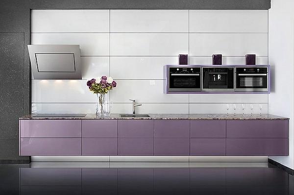 Keittiön kaappien värit tumman violetit