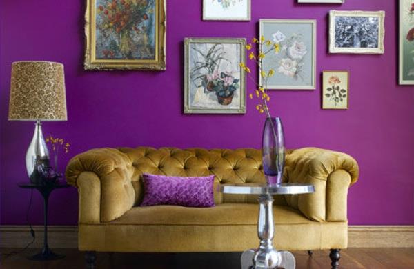 Väriideoita olohuoneen sohvan seinälle violetti