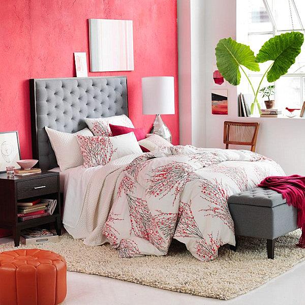 Väripaletit ja strategiat sisustussuunnitteluun vaaleanpunainen seinä makuuhuone