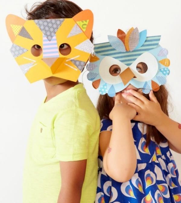 Mardi Gras -maskit valmistavat pahvia