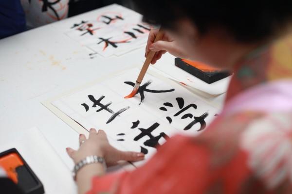 Helmikuu on kansallinen haiku -runon kirjoittamisen kuukausi japanilaista taiteellista runoutta