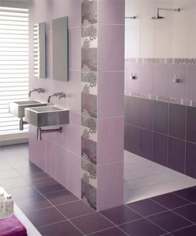 Feng Shui -kylpyhuoneen laatat värittävät violetteja huonekasveja