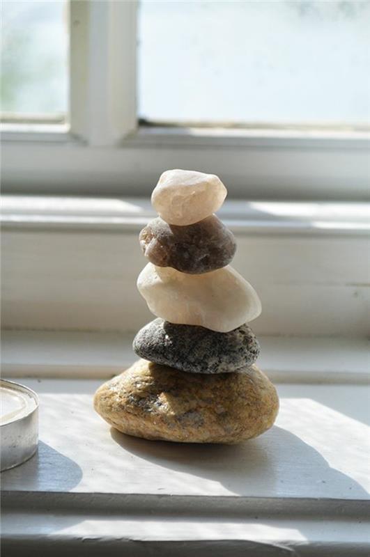 Feng Shui kuvaa positiivisen energian kiviä ikkunan koristeluun