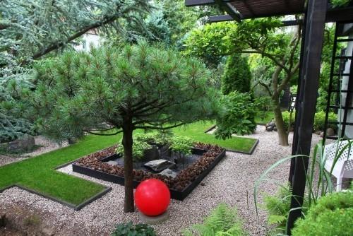 Feng Shui -puutarhaideoita kaunis puutarhasuunnittelu punainen pallo