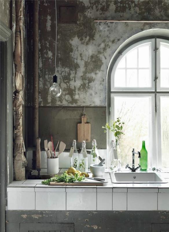 Ikkunoiden sisustusideoita keittiön huonekasveja sisustustarvikkeita lasipullo
