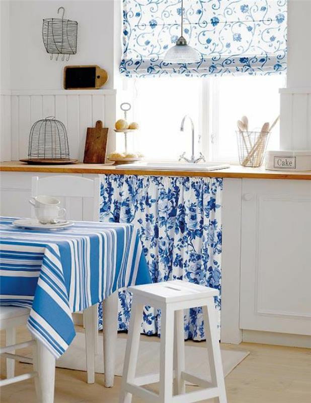 Ikkunan sisustusideoita keittiön huonekasvit sininen laskostettu sokea