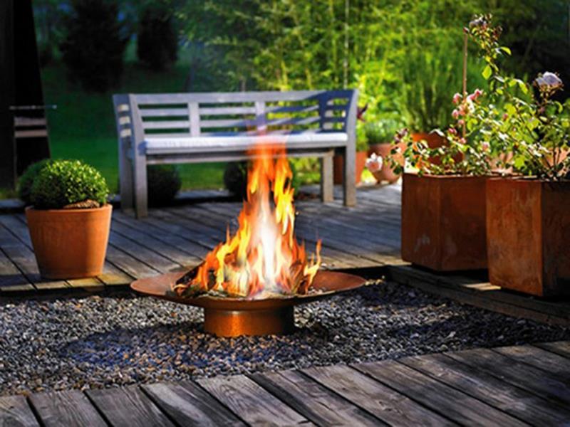 Tulipalo rakentaa puutarhan suunnittelu kodikas kesäiltaisin palokulho