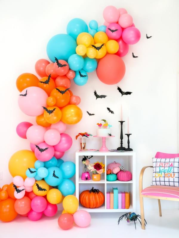 Tee lepakoita lasten kanssa Halloweeniksi - 50 lumoavaa ideaa ja ohjetta värikkäitä sateenkaaren ilmapallopilviä
