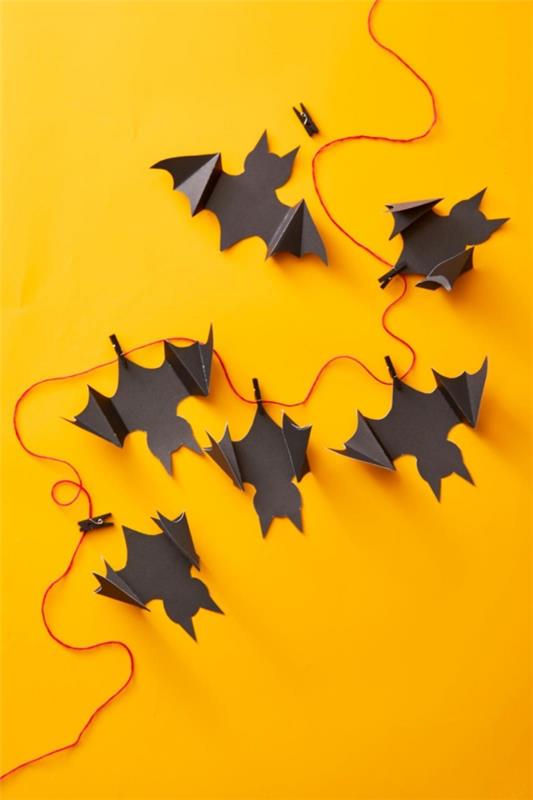 Tee lepakoita lasten kanssa Halloweeniksi - 50 lumoavaa ideaa ja ohjeita DIY Garland Paper Bats