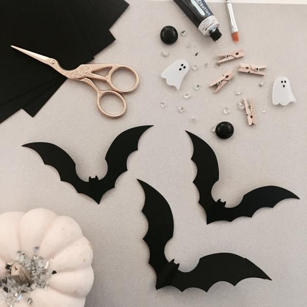 Lepakkomurha lasten kanssa Halloweenia varten - 50 lumoavaa ideaa ja ohjeita lepakon mustasta paperista