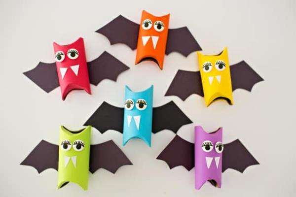 Lepakkomurha lasten kanssa Halloweeniin - 50 lumoavaa ideaa ja ohjetta wc -paperirullat pahvirullat lepakoita värikkäitä