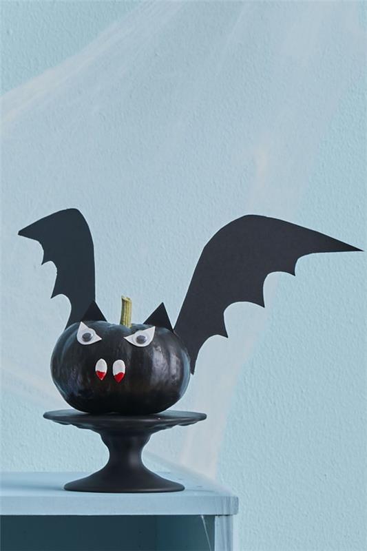 Tee lepakoita lasten kanssa Halloweeniksi - 50 lumoavaa ideaa ja ohjeita kurpitsamaila -vampyyri