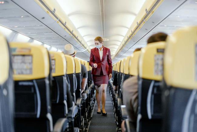 Ei enää lentokonepalvelua lyhyillä lennoilla lentokoneen Corona Stewardessin aikana