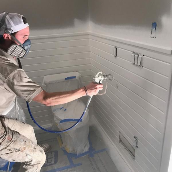 Laattojen maalaus Kylpyhuoneen laatat Käytä ruiskutuspistoolia