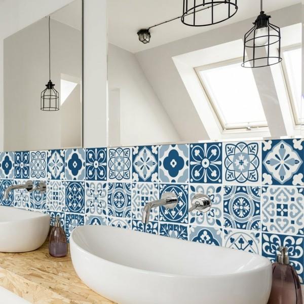 Laatta tarra kylpyhuone pesuallas takaseinä sininen kuvio