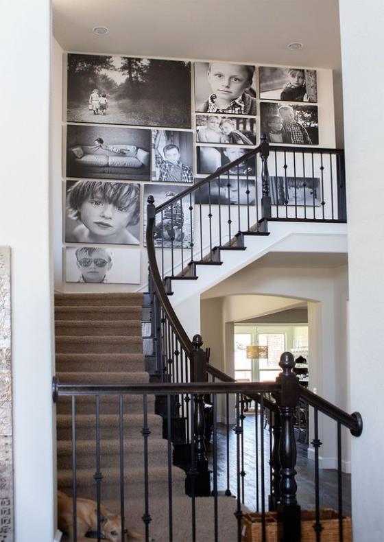 Valoseinä portaikon suurikokoiset lasten kuvat seinällä ovat hyvin havaittavissa