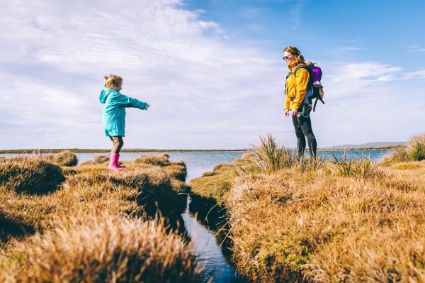 Tervetuloa kevät pääsiäiskävelylle - tuoreita ideoita koko perheen rohkeudelle ja toivon metsäretkelle