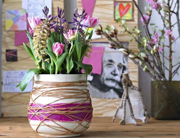 Kevään koristelu tinker luonnonmateriaaleista savi kukka maljakko