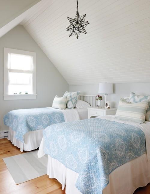 Raikas tuulahdus meren sinivalkoisesta makuuhuoneesta on erittäin kutsuva